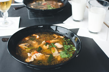 catering - eten soep groente peterselie foodiesfeed.com_thai-soup-1.jpg